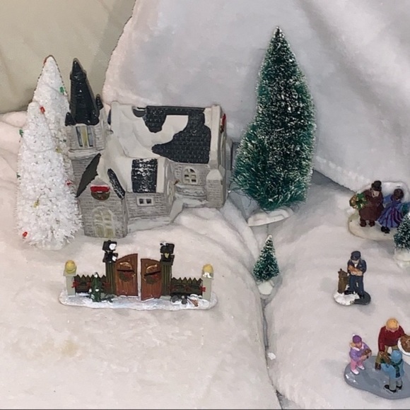 Make an OFFER Colossal CHRISTMAS READY VILLAGE, Villagers, Ornaments, Trees 🌲 - Picture 7 of 17